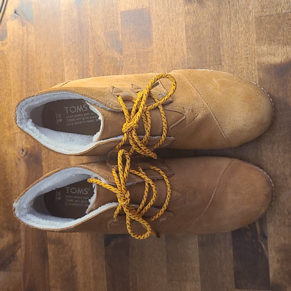 Toms wedges